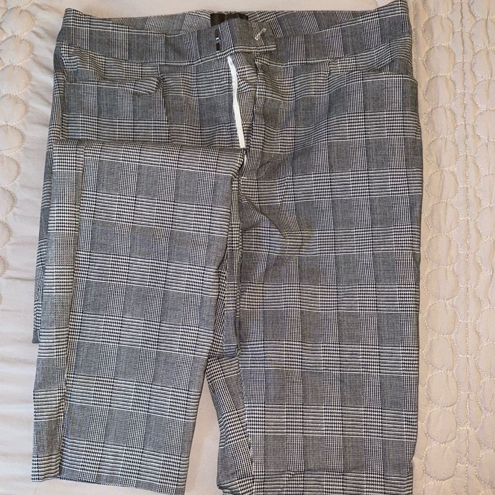Women’s plaid pants. Size 6